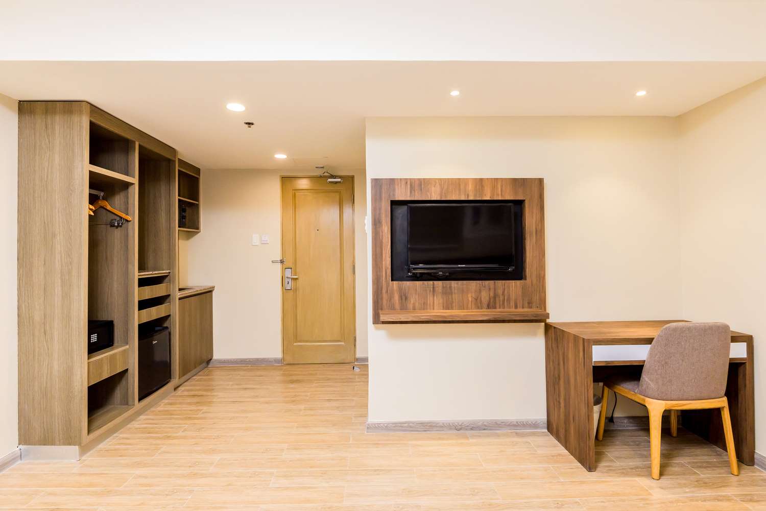 SureStay Plus by Best Western Cebu City 9/12
