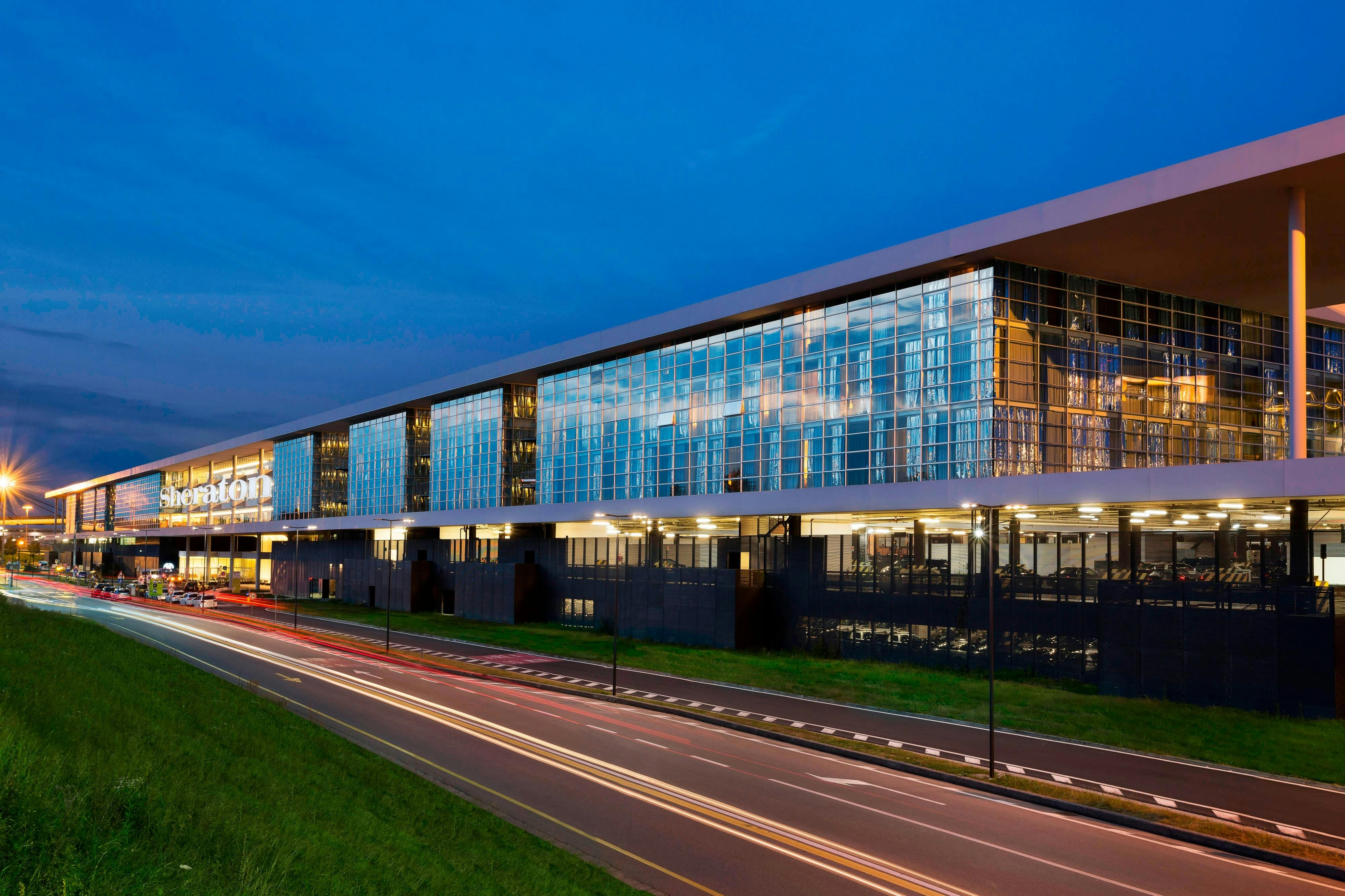 Sheraton Milan Malpensa Airport Hotel & Conference Centre in FERNO