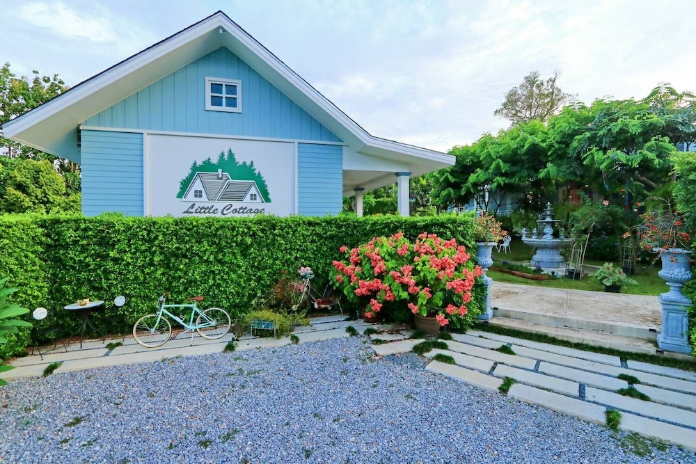 Little Cottage 39/43