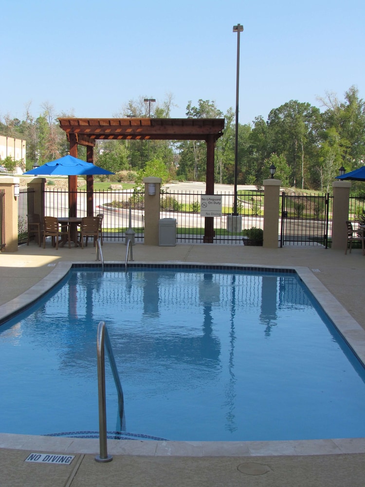 Hampton Inn Suites Center TX in BROOKLYN CENTER - TX