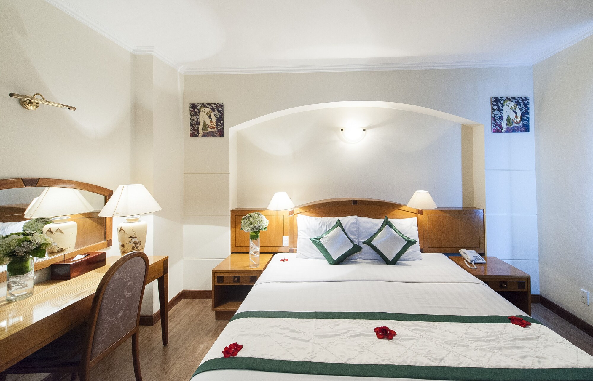 DELUXE, EXECUTIVE, SEA VIEW