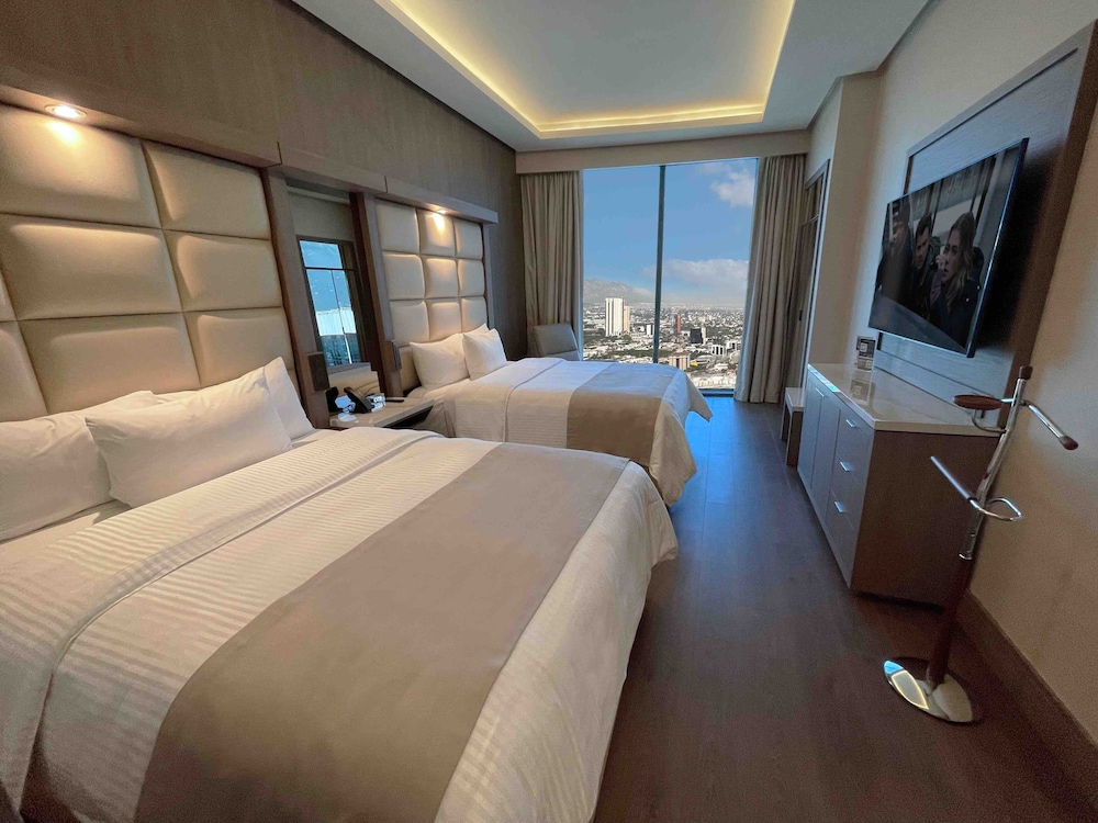 SUITE, QUEEN BED