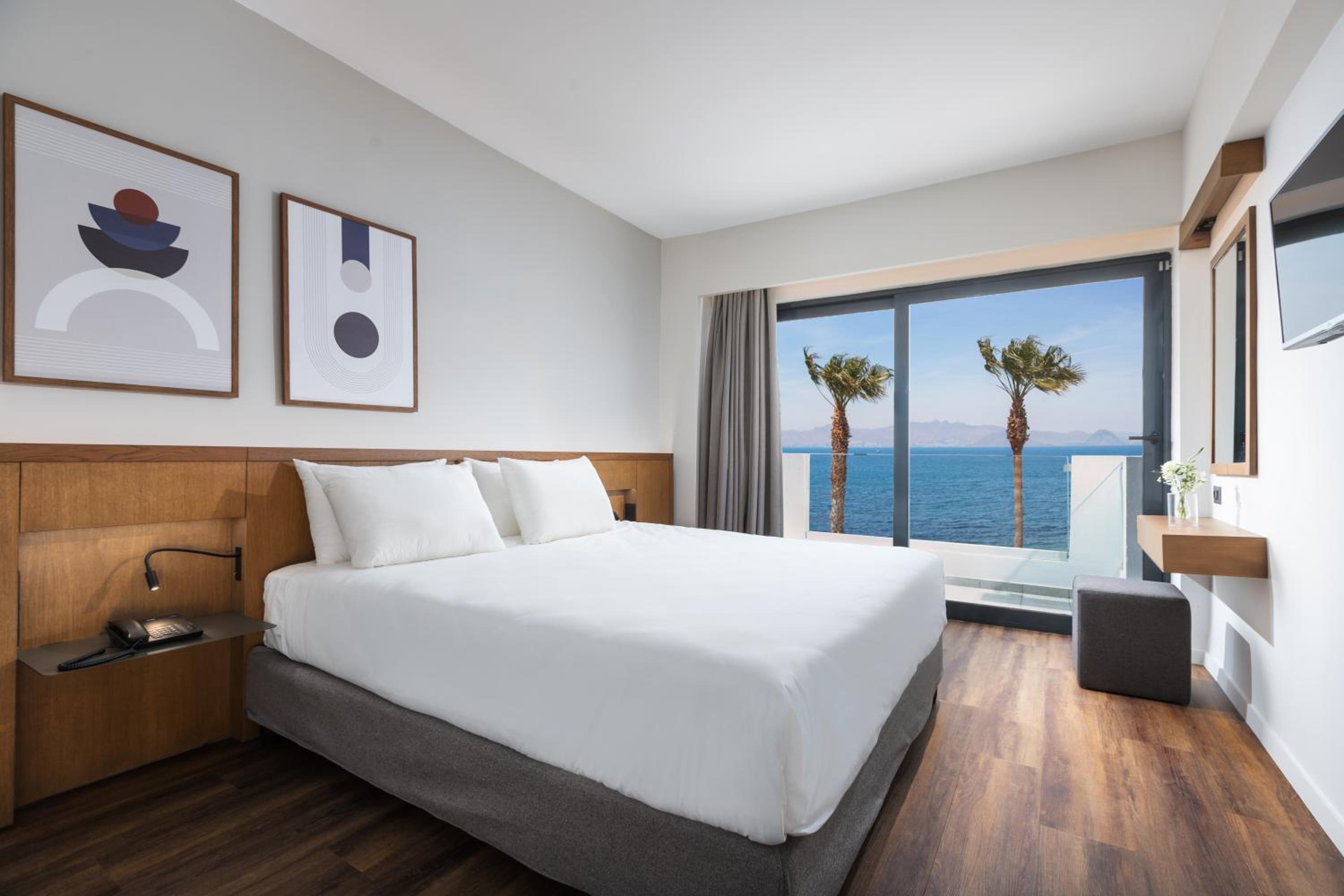 Suite, King Bed, Sea View