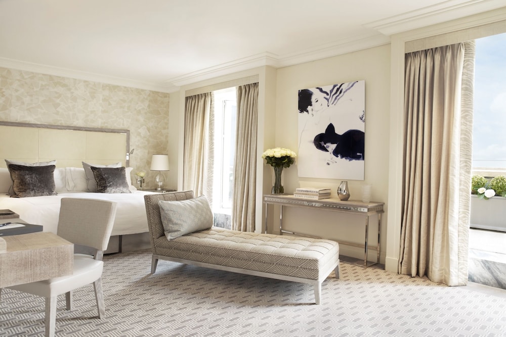 جناح جونيور بسرير كينج بشرفة، THE BERKELEY HOTEL 3/5