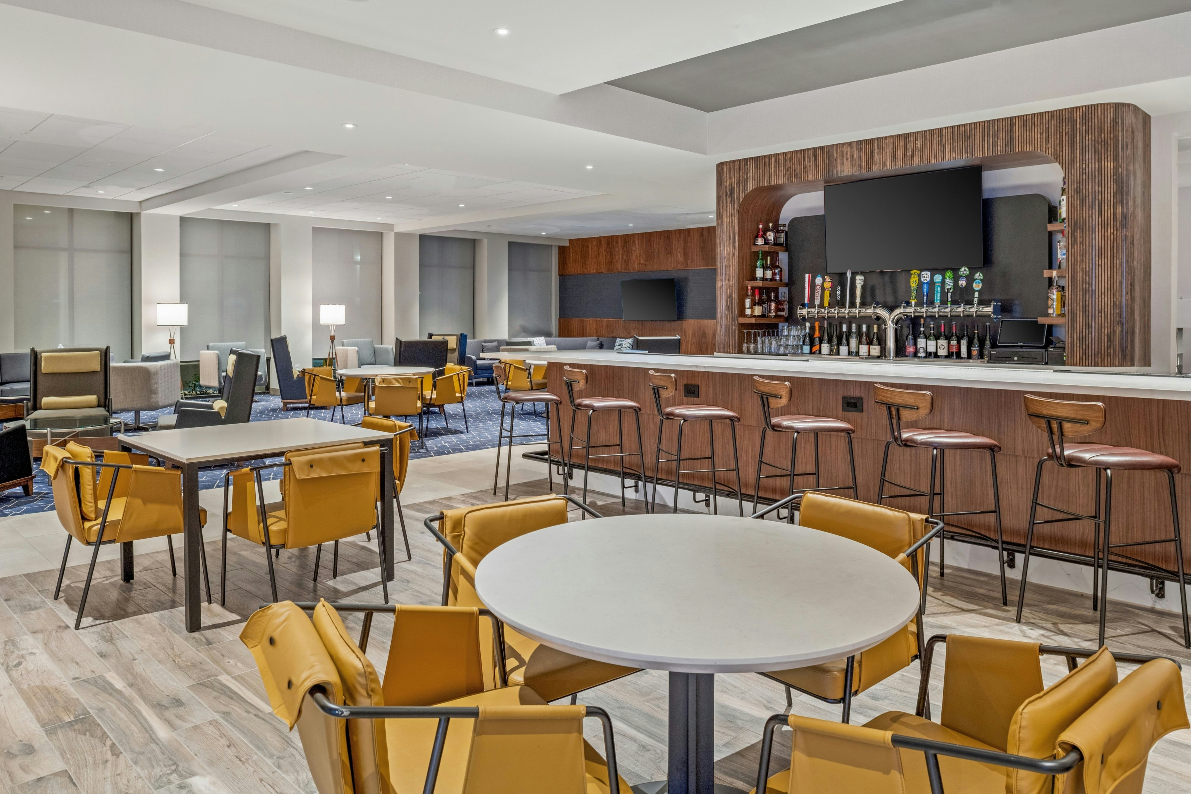 Courtyard By Marriott Woodland 12/19