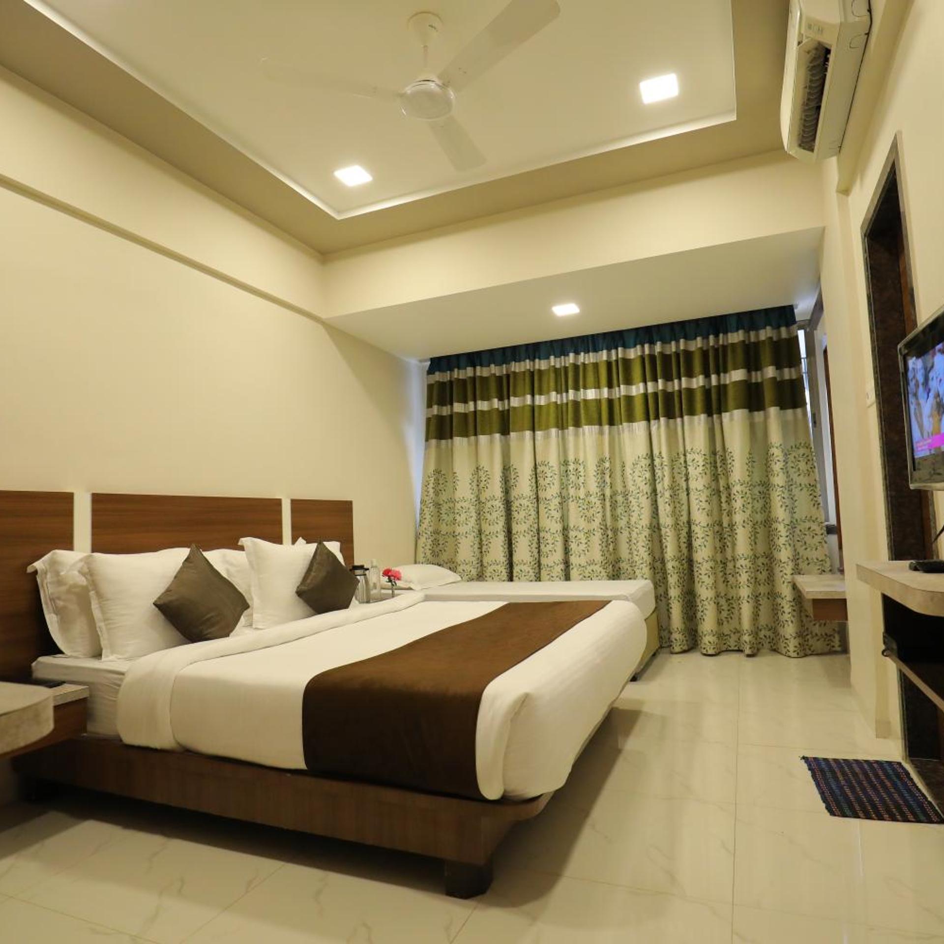 Super, Deluxe, Double Bed