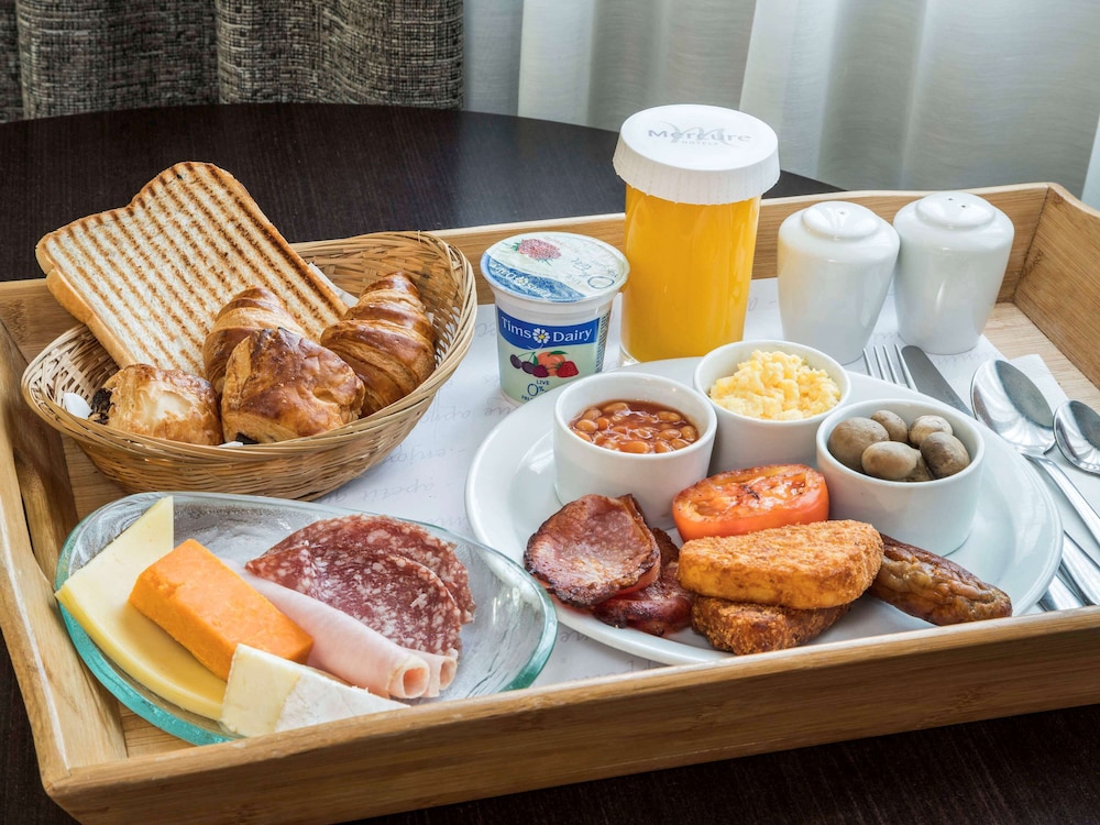 Mercure London Heathrow 28/68