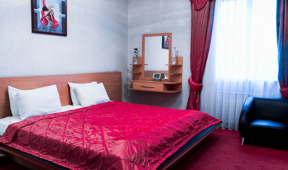 Golden Dragon Hotel 27/75