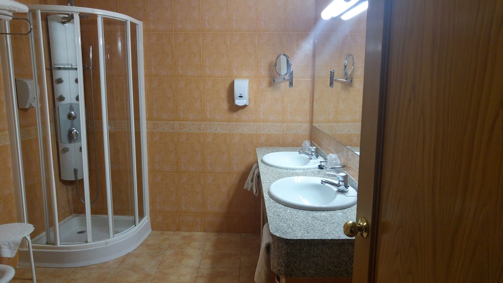 Hotel Cabanas 13/45