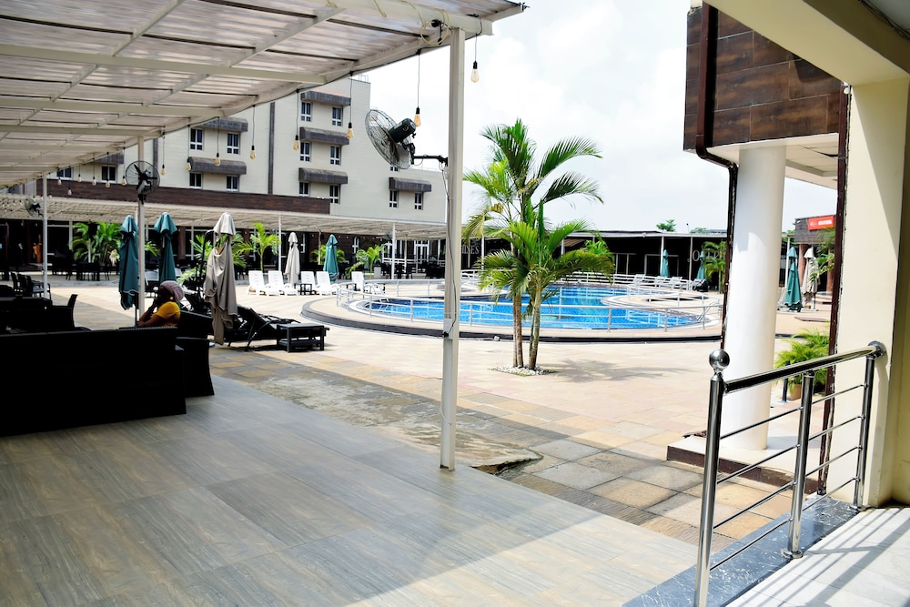 Sandralia Hotel 40/44