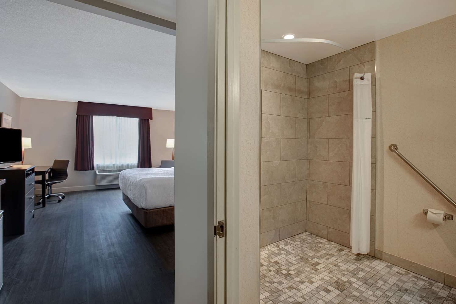 Days Inn & Suites By Wyndham Collingwood 37/38