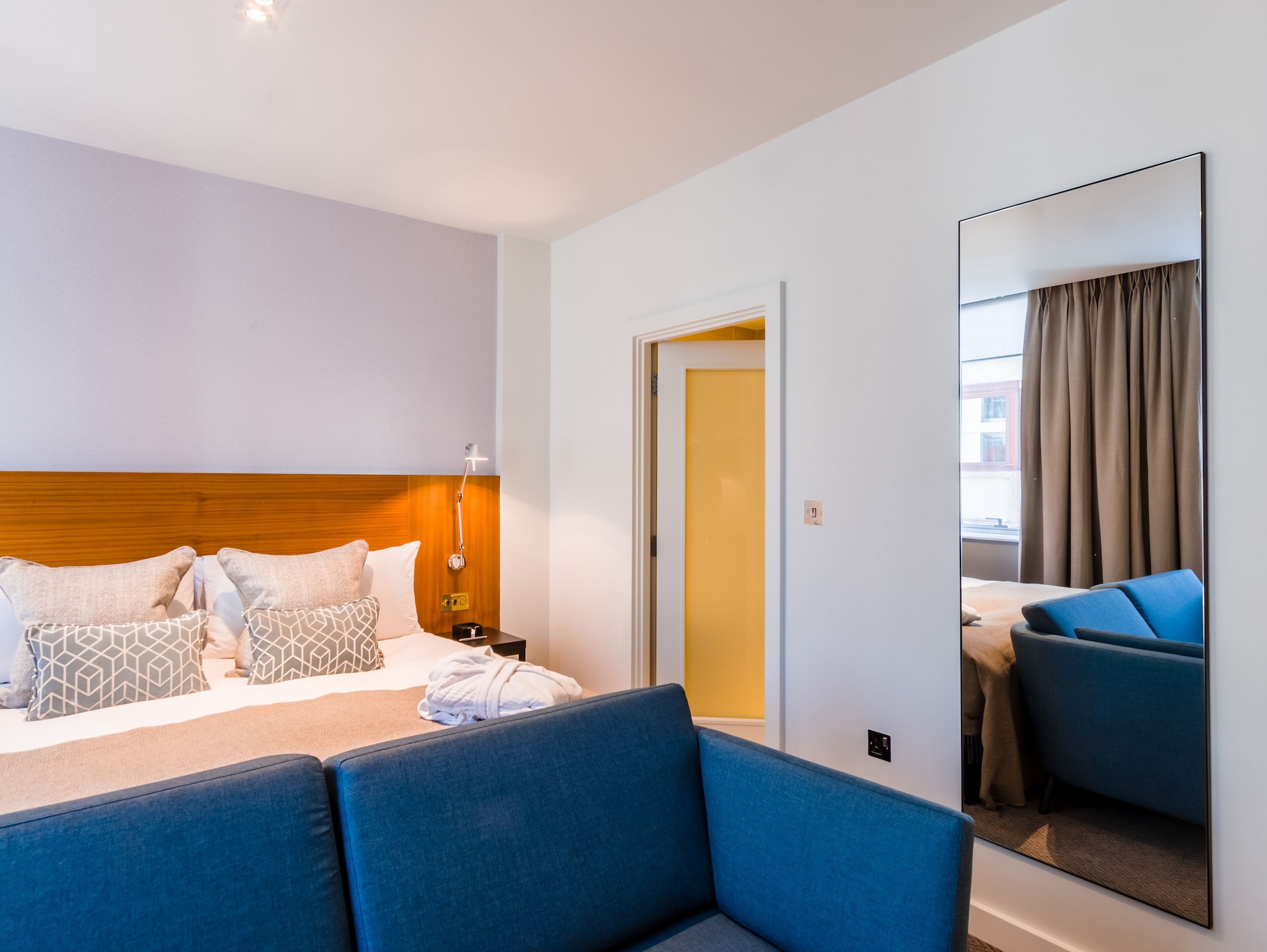 CITY, TWIN BEDS
