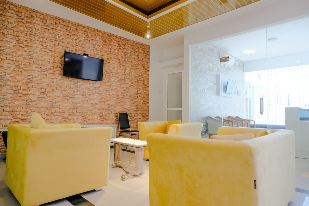 OYO 1665 Aurila Homestay Syariah 15/39