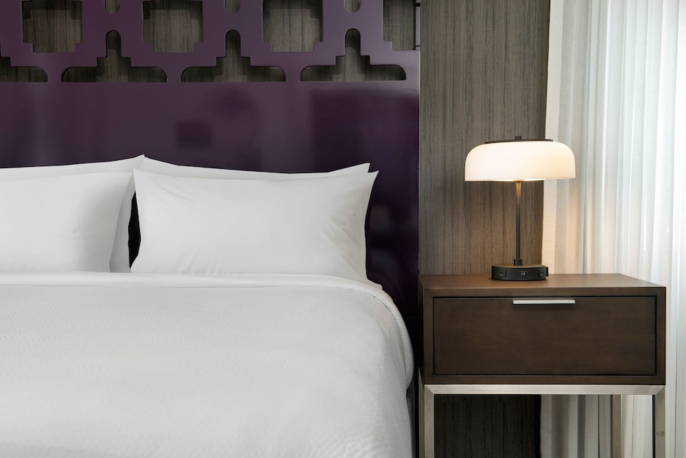 Courtyard By Marriott San Diego Downtown 25/45