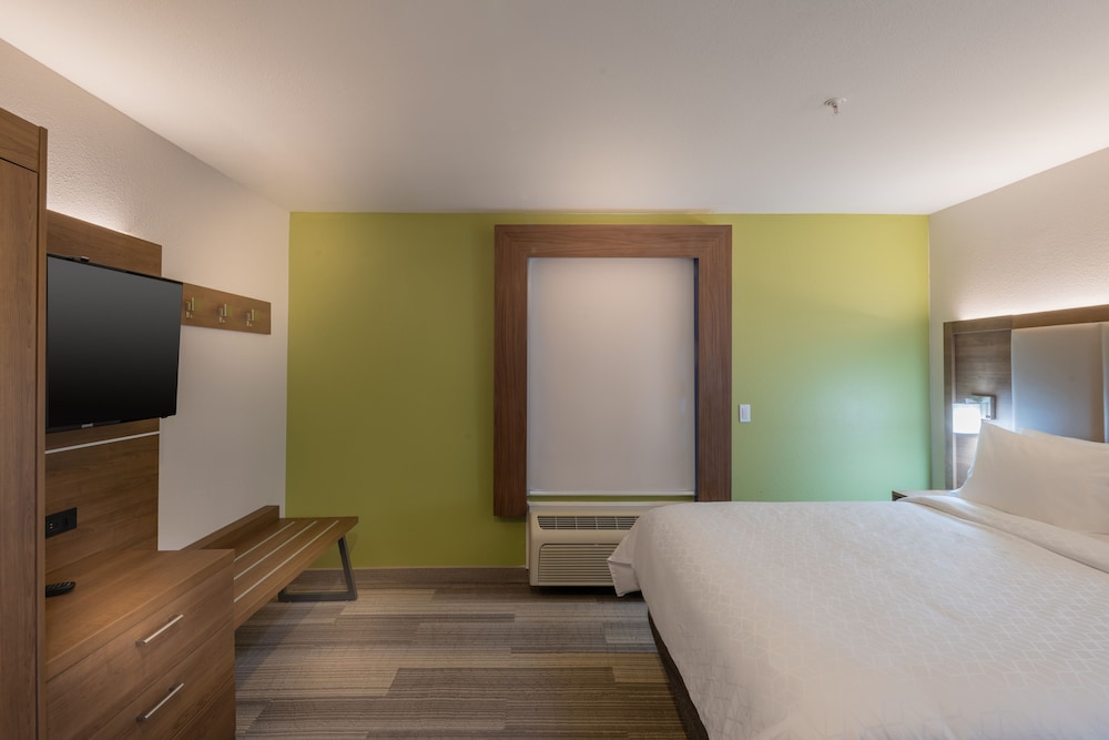 Holiday Inn Express Suites N Waco Area West 23/51