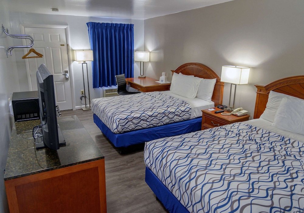 ROOM, 2 DOUBLE BEDS