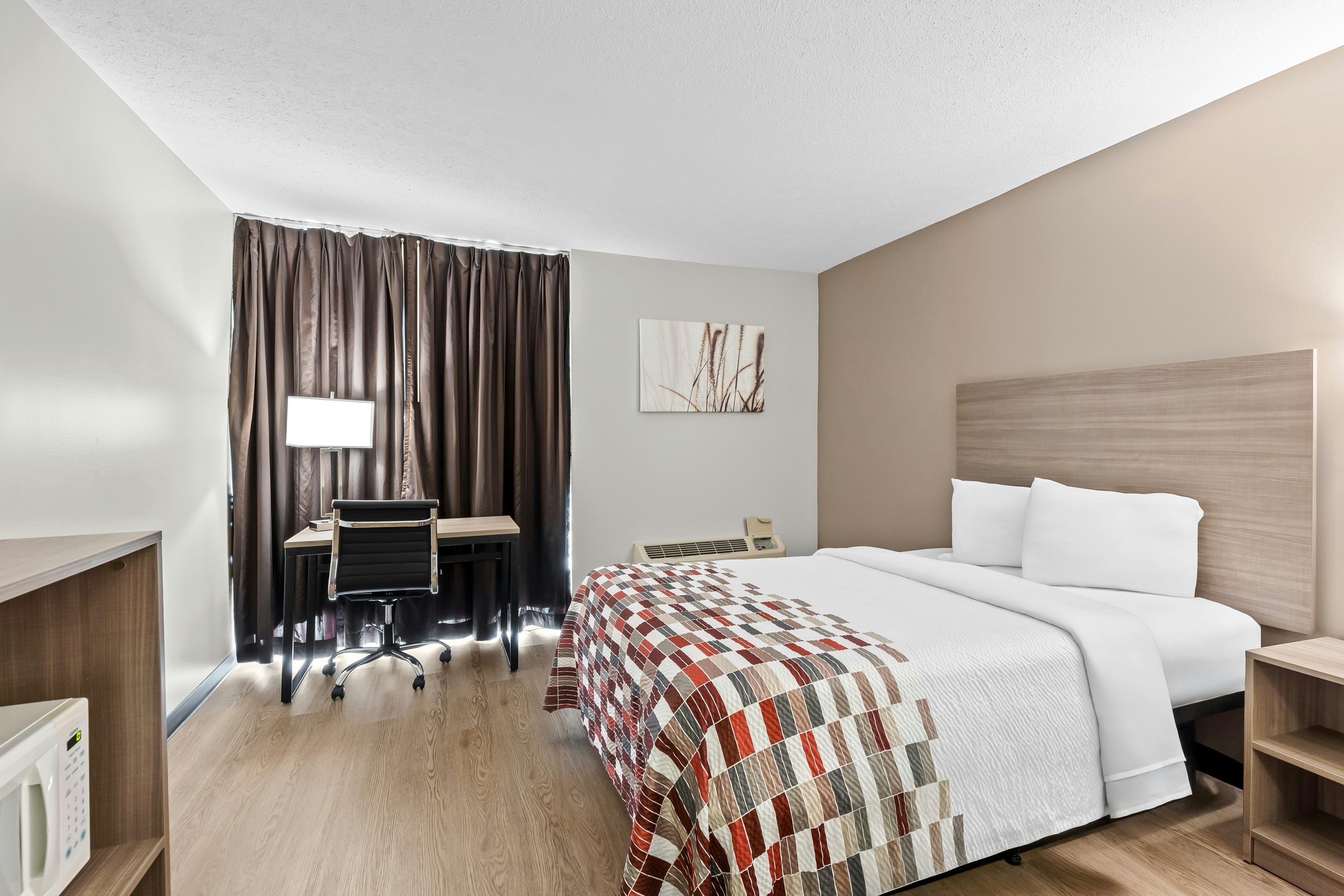 Superior, King Bed, Pool Side