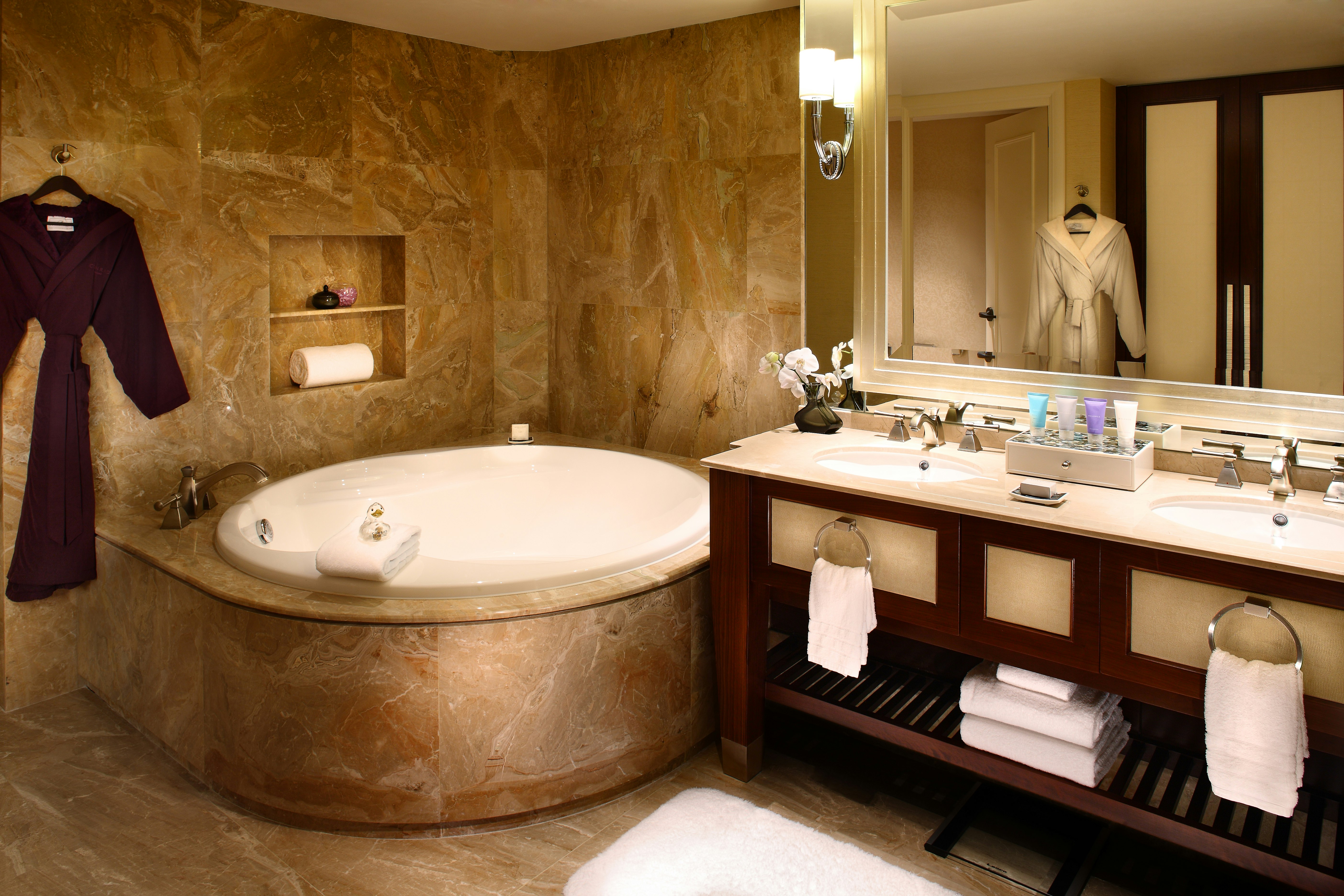 DELUXE, SUITE, KING BED
