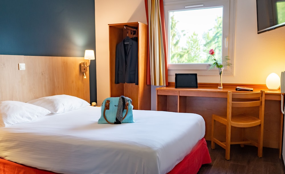 ROOM, DOUBLE BED