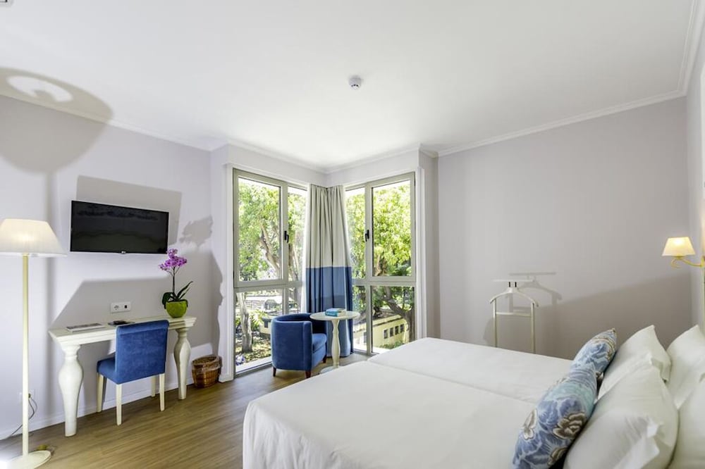 SUPERIOR, TWIN BEDS