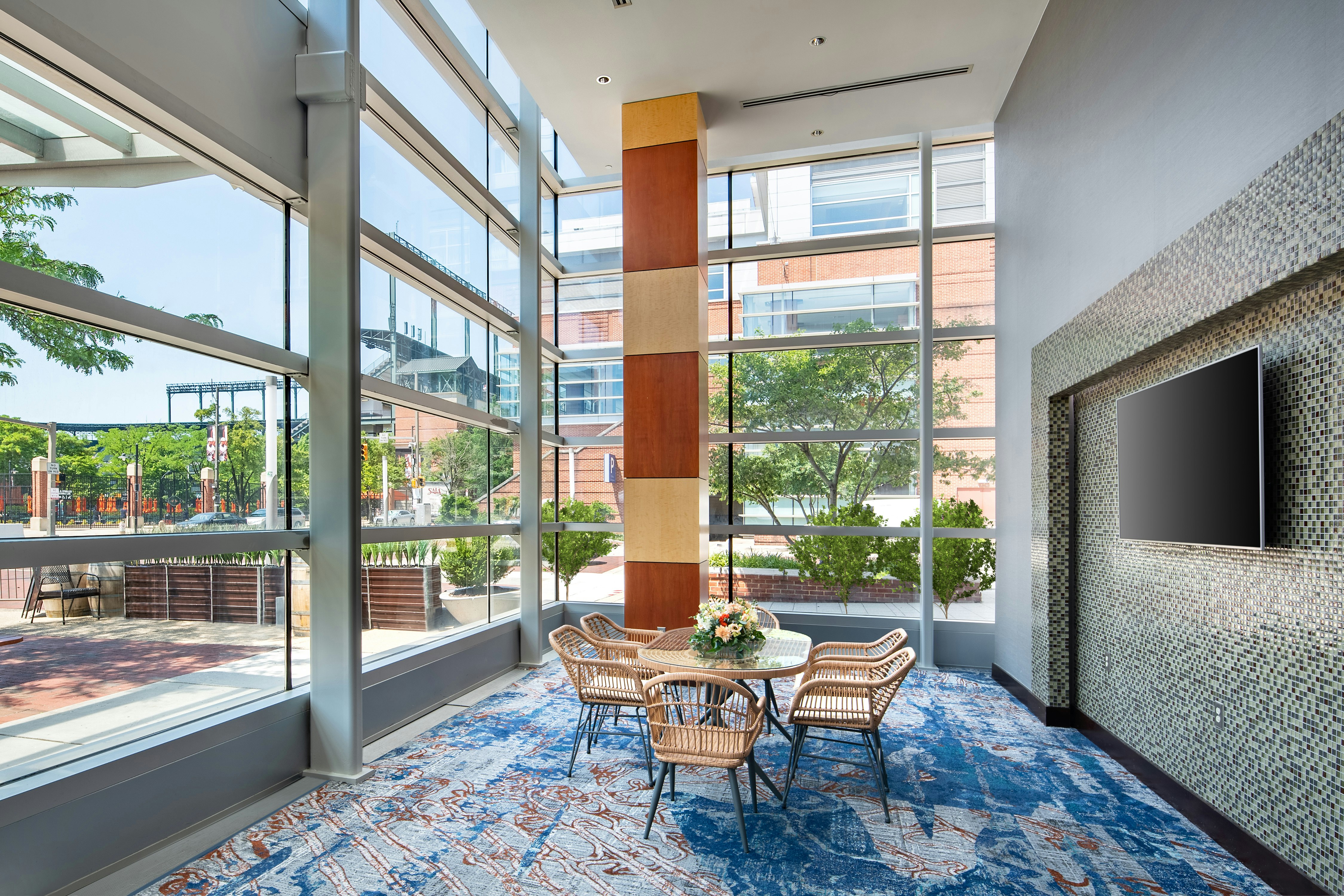 Hilton Baltimore Inner Harbor 42/84