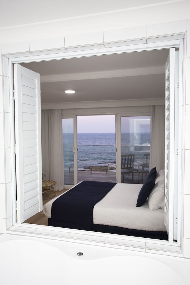 Ocean Front Motel 22/59
