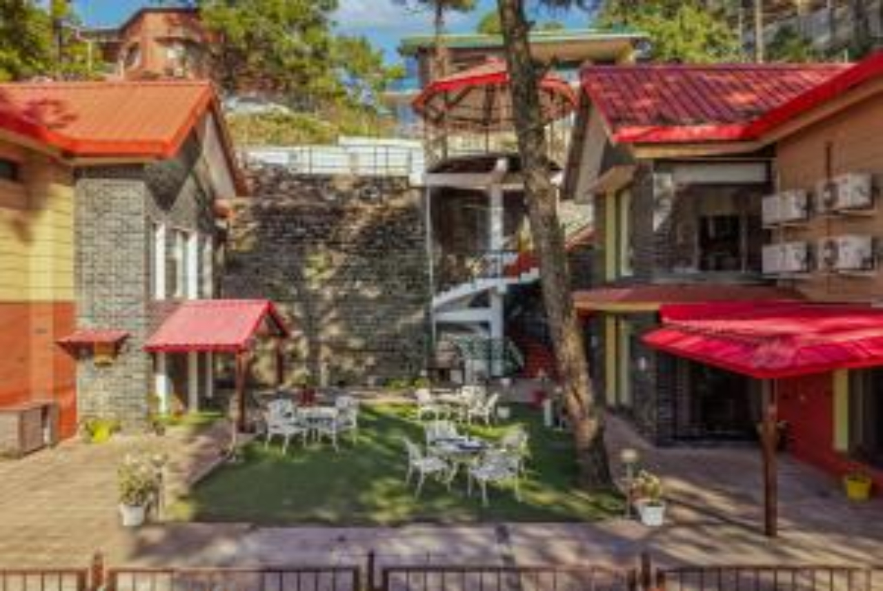 Alaya Stays 3BHK Golden Meadow Hillside Retreat with Outdoor Lounge 14/17