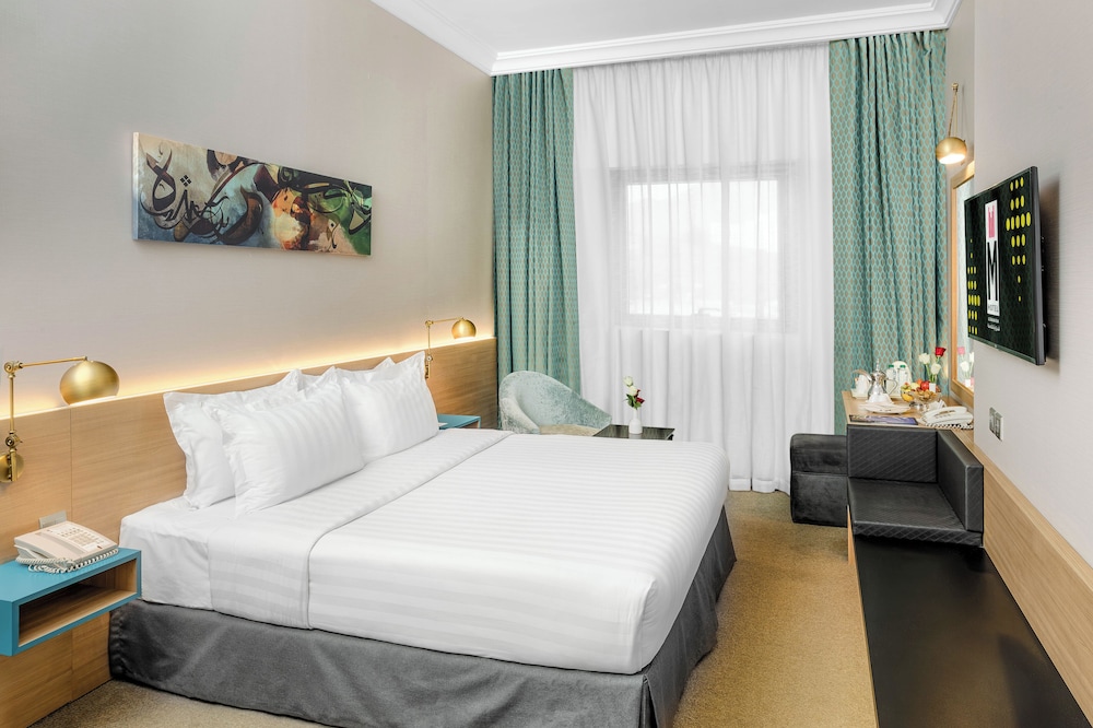 SUPERIOR, KING BED