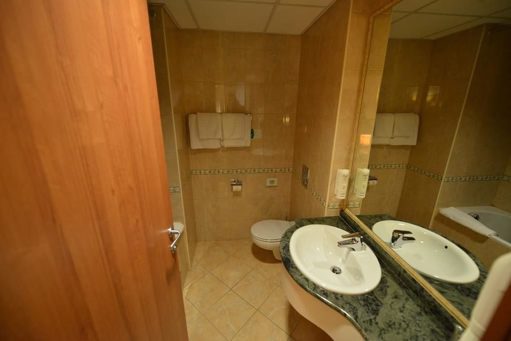 Karpos Hotel 45/50