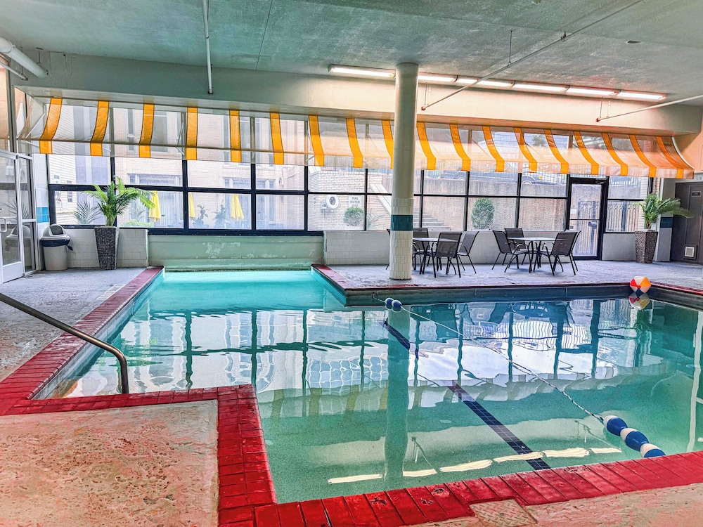 Clayton Plaza Hotel 31/65