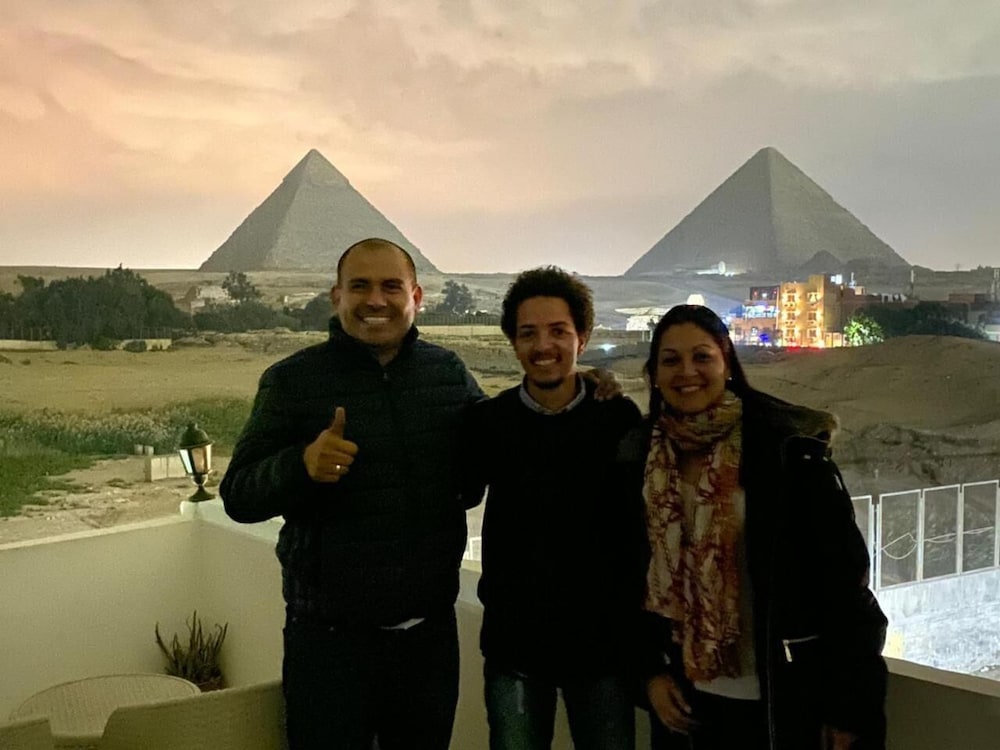 Farida Pyramids View 5/30