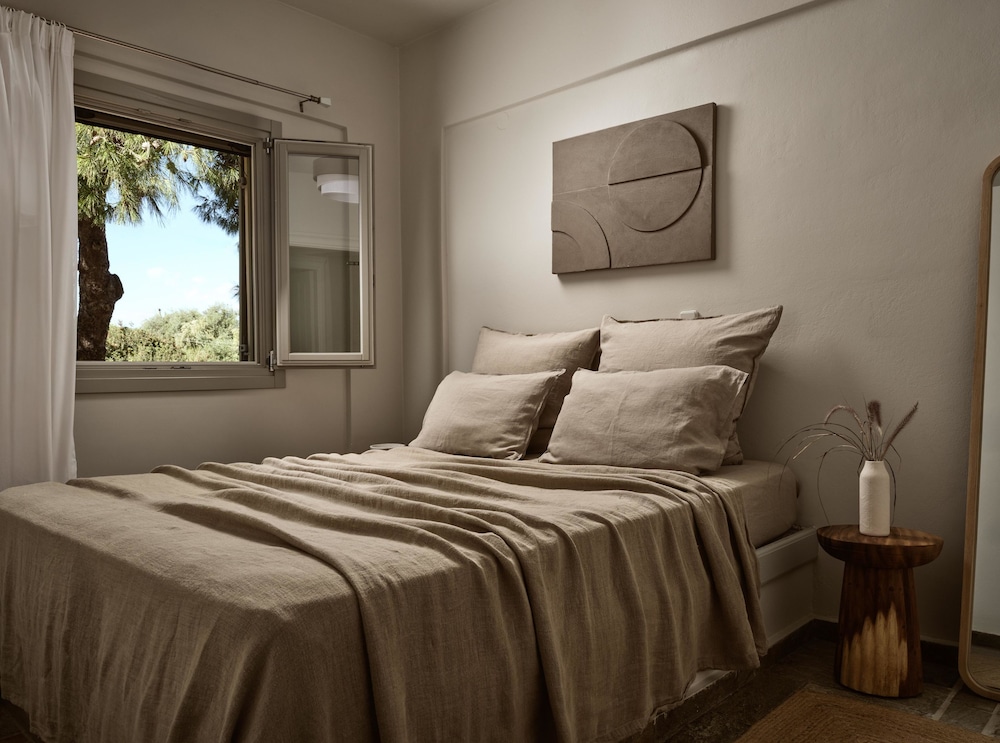 2 Bedrooms, Superior, Suite, Twin Beds, Queen Bed, Beach Front, Sofa، Calypso Villas Zakynthos 3/7