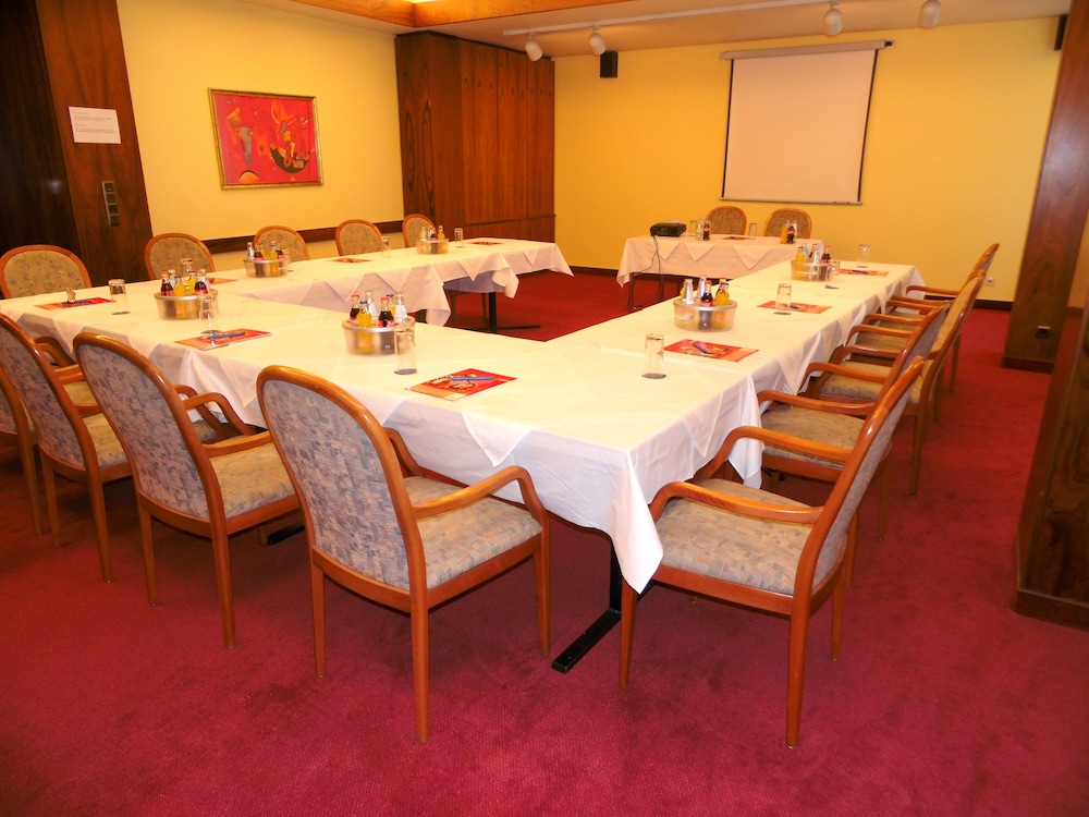 Tagungshotel Hochster Hof 46/64