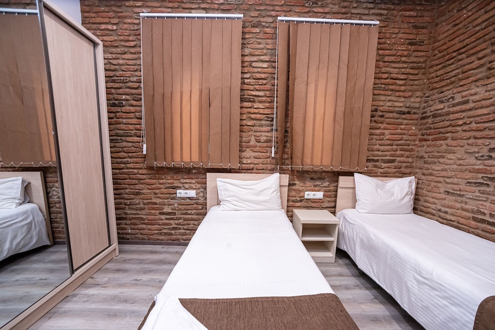 Tiflis Hotel 25/74