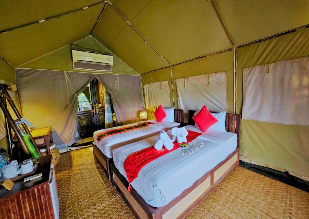 EXOTIC, TWIN BEDS, WITH VIEW