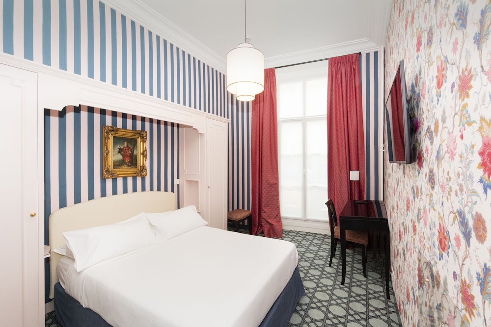 STANDARD, DOUBLE BED, BATHTUB