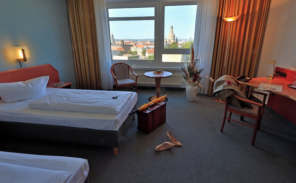 Standard, Twin Beds, Murphy Bed