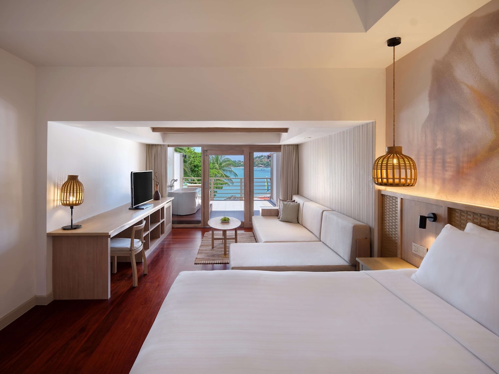 BEACHFRONT SUITE