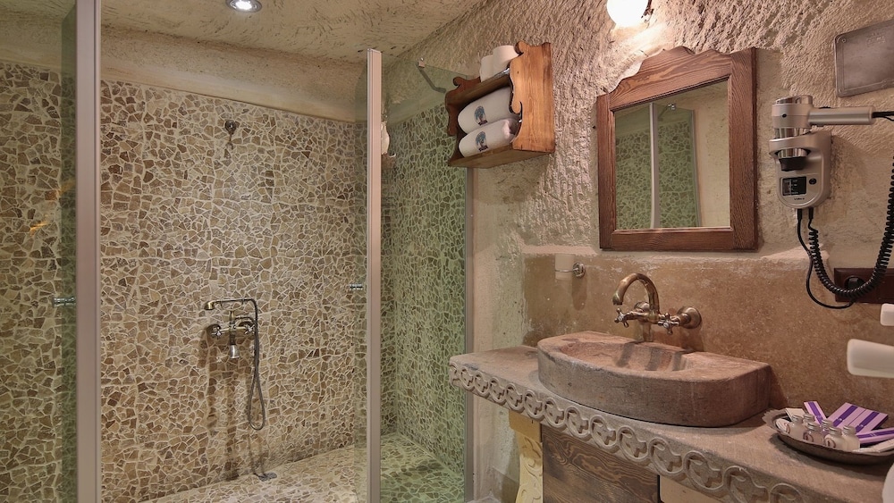Phocas Cave Suites 71/71