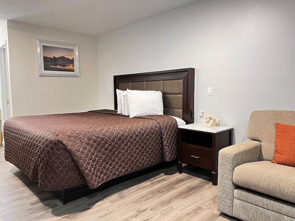 Garden Inn & Suites 38/53
