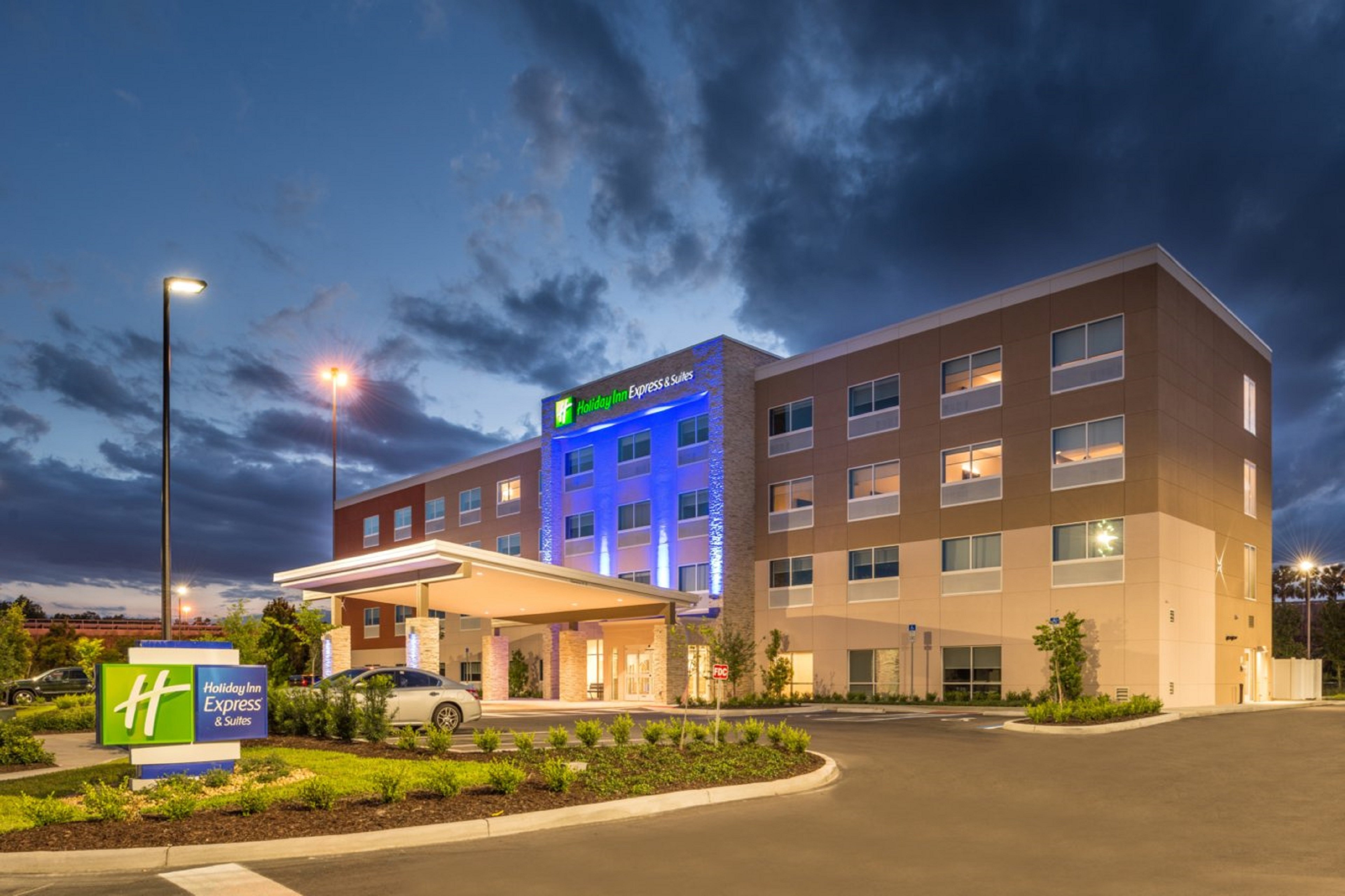 Holiday Inn Express Suites Tampa North Wesley Chapel 2/62