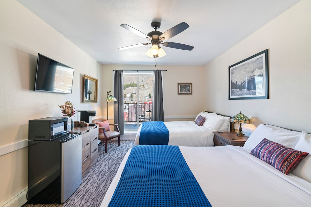 The Bent Elbow Hotel and Restaurant 13/40