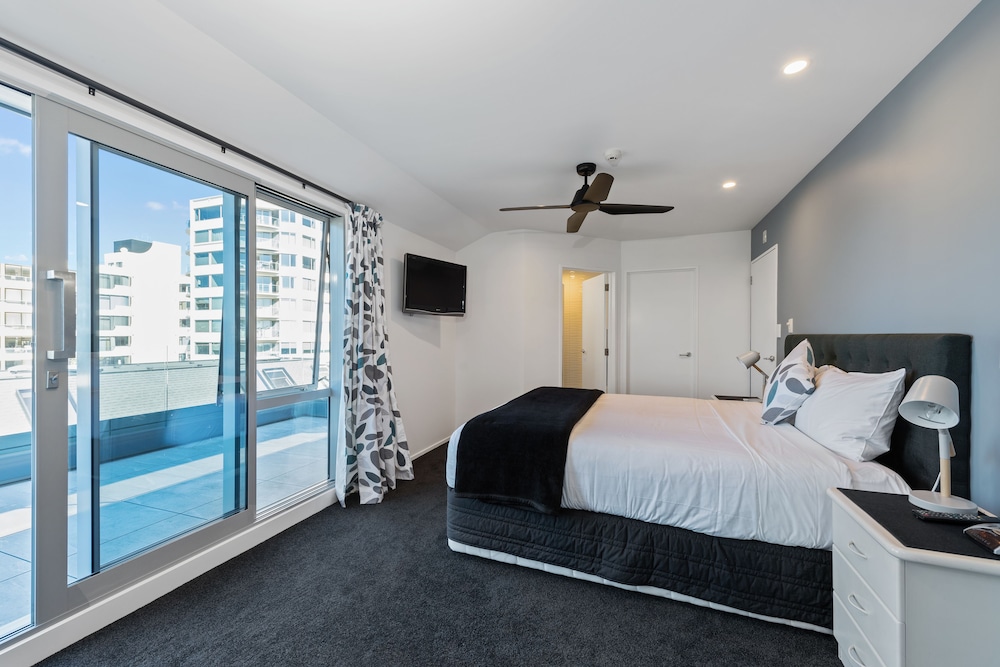 The Pavilions Beachfront Apartments 42/76