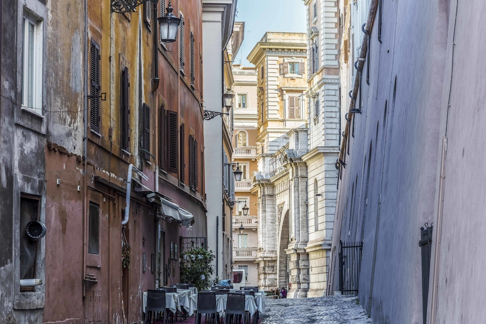 Relais Trevi 95 Boutique Hotel 68/74