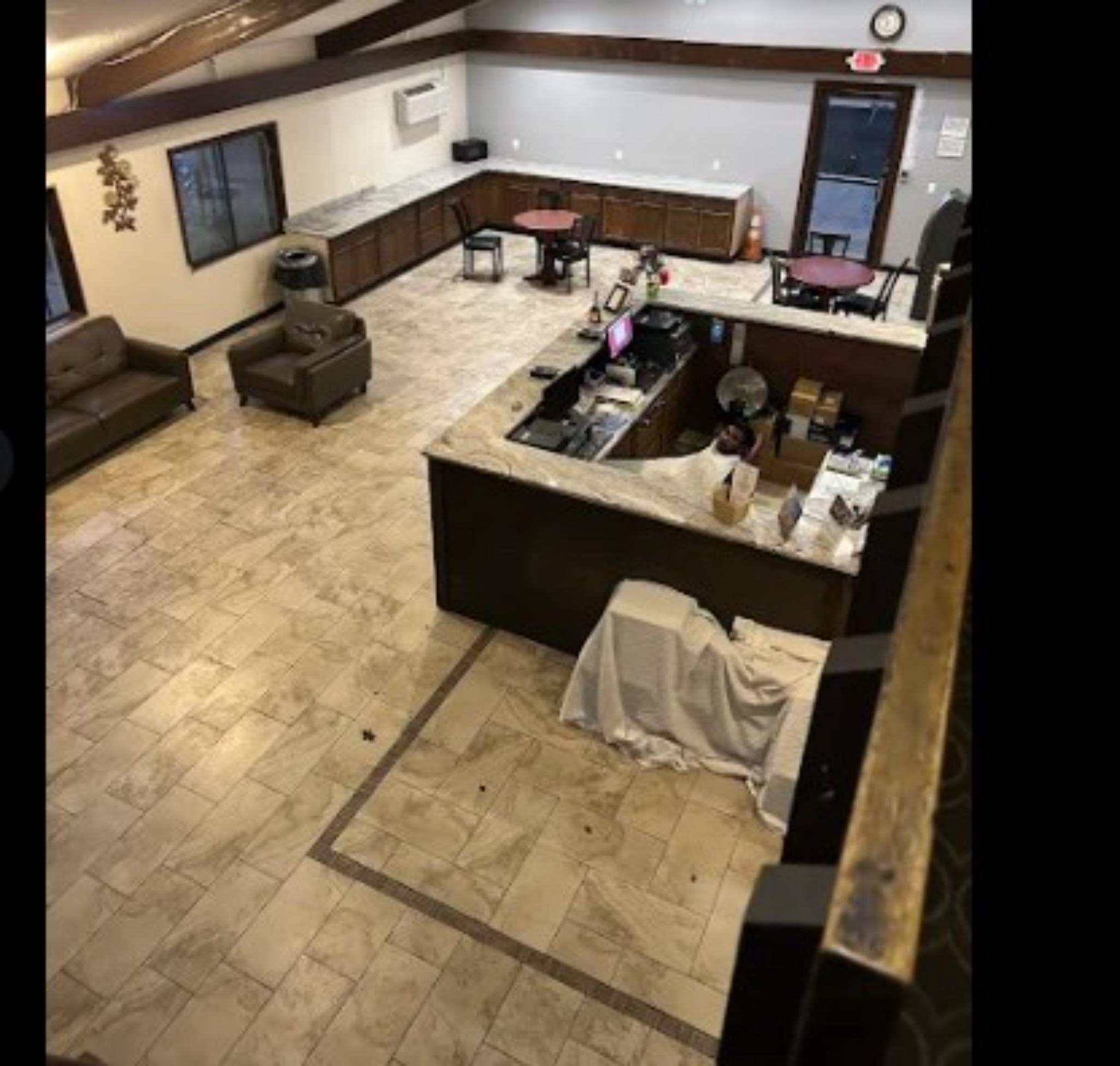 Days Inn & Suites by Wyndham Caseyville 7/20