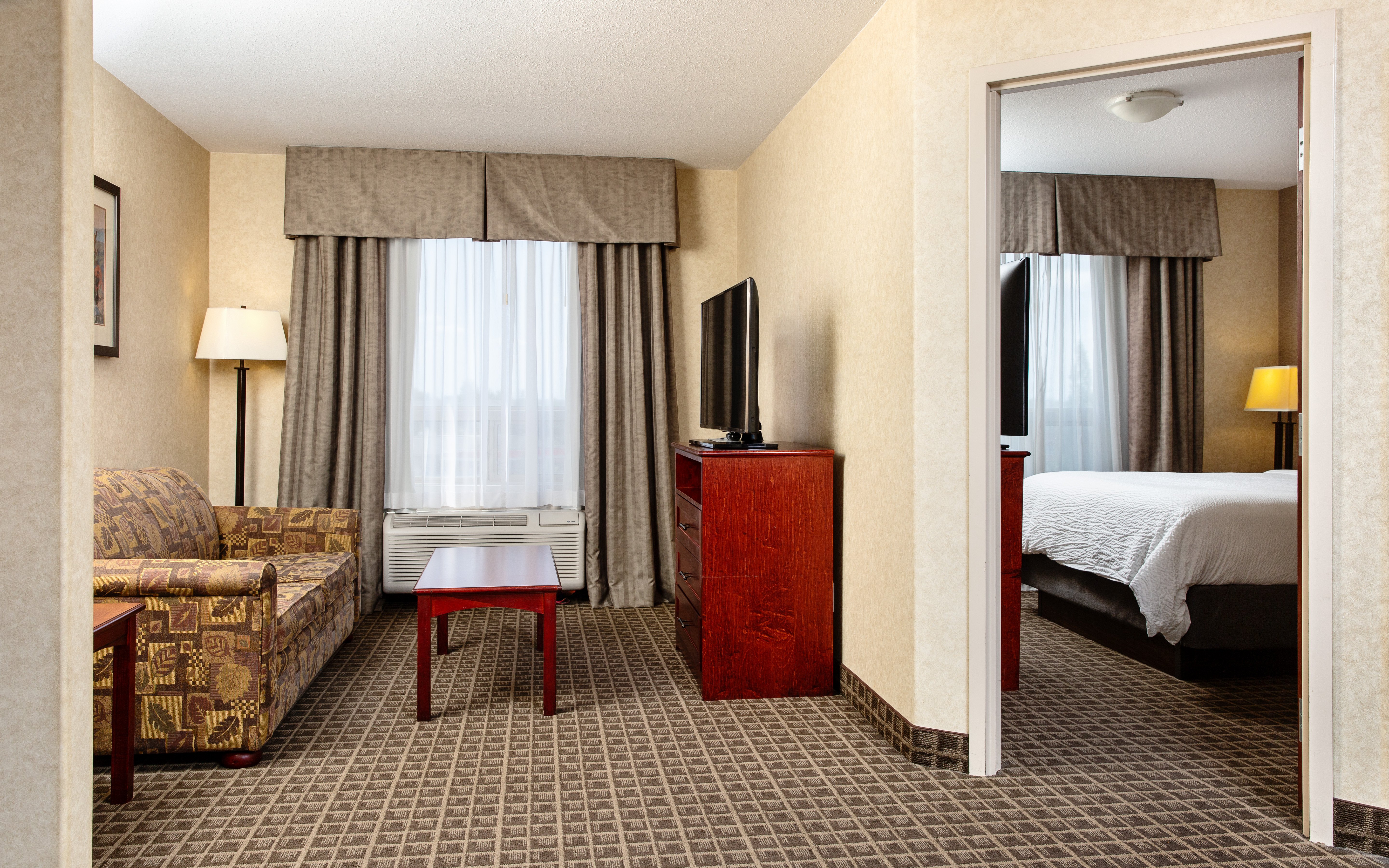 Holiday Inn Express And Suites Edmonton North 50/75
