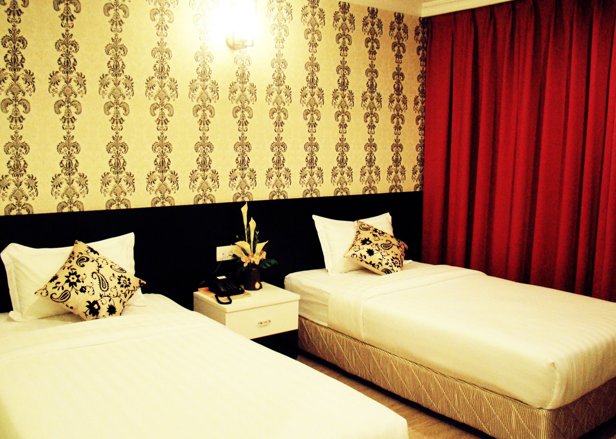 DELUXE, TWIN BEDS