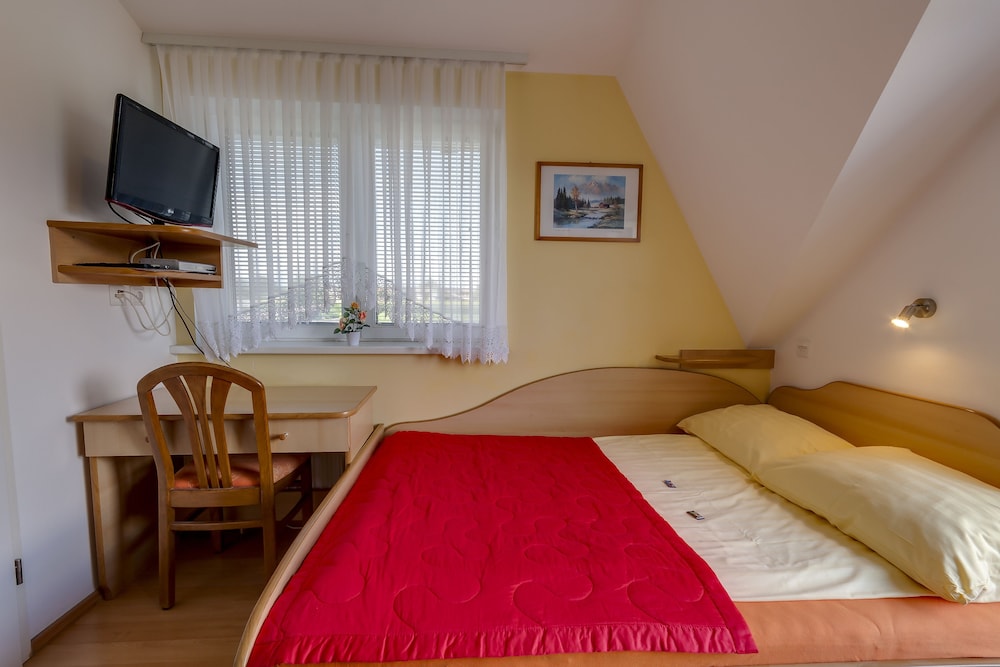 Rooms and Apartments Jana 17/76