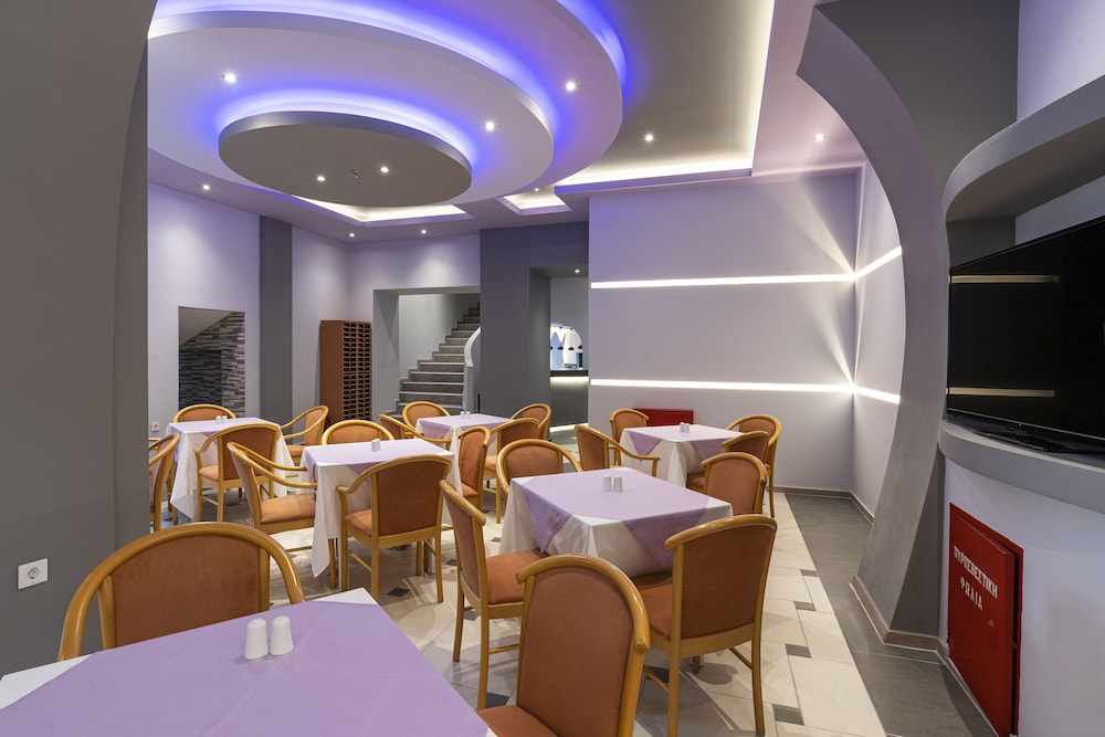 Nep Center Hotel 33/47
