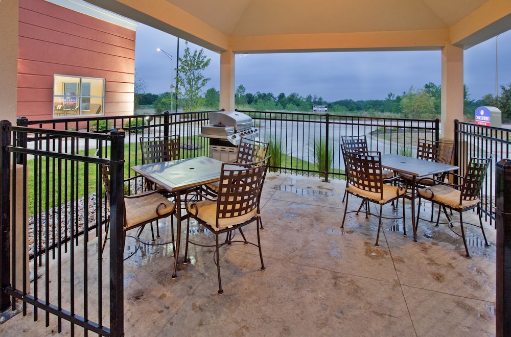 Candlewood Suites Kansas City Northeast 55/73
